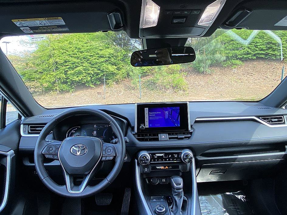 Used 2025 Toyota RAV4 SE AWD/4WD image 17