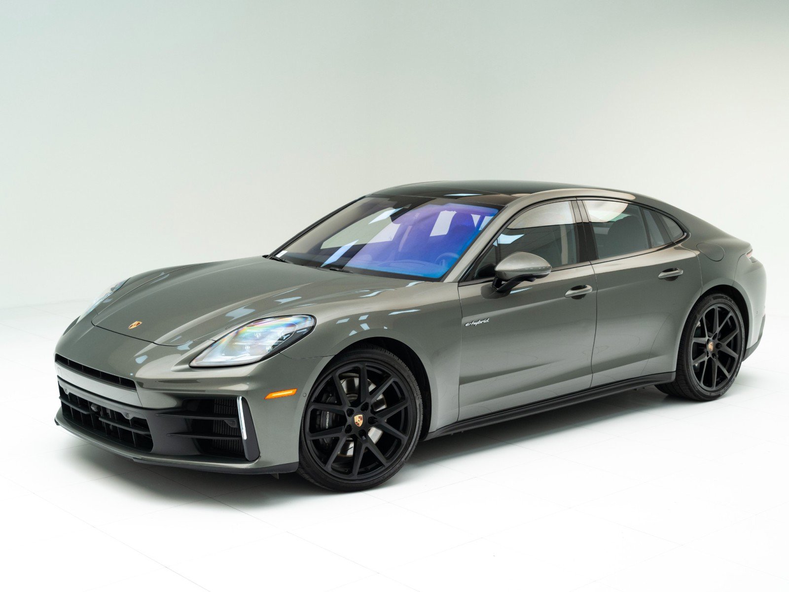 Used 2025 Porsche Panamera 4 image 1