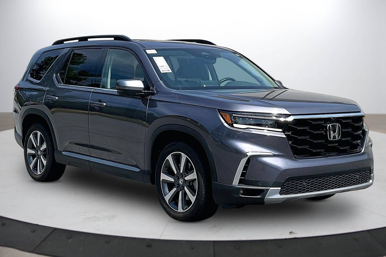Used 2025 Honda Pilot Elite image 2