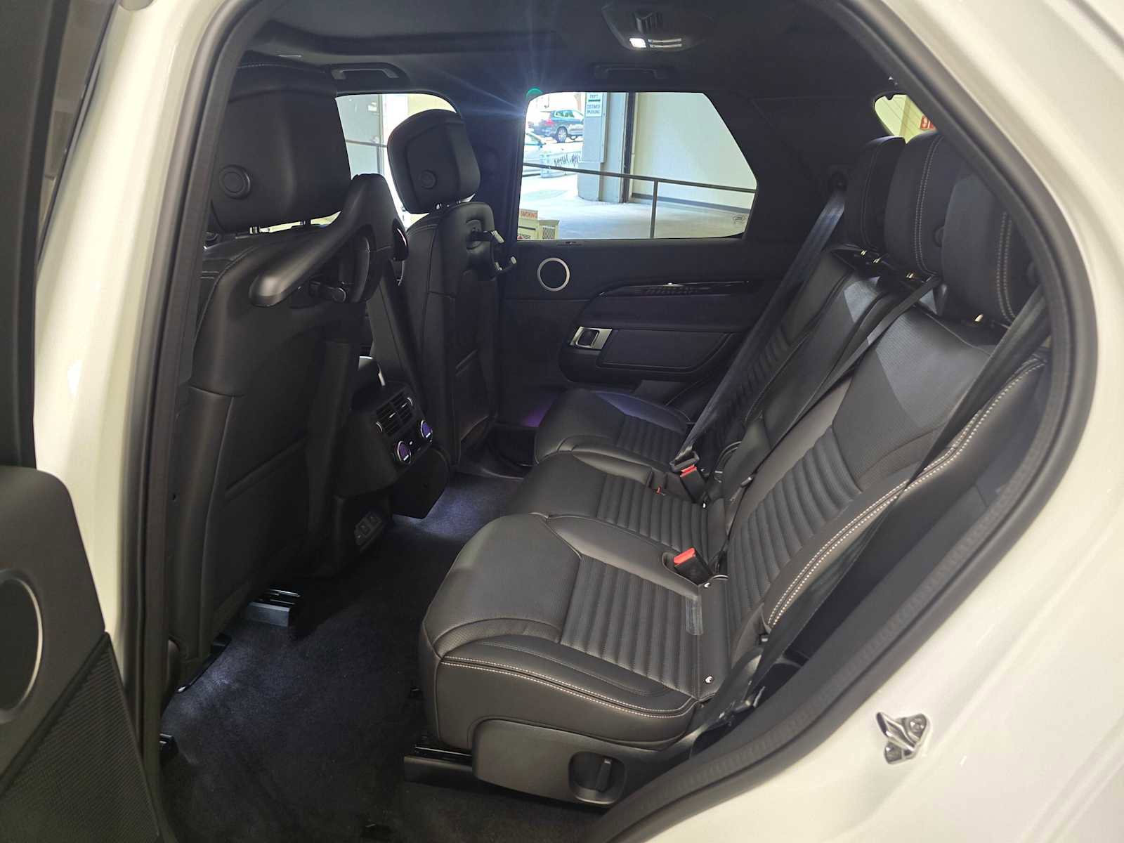 New 2026 Land Rover Discovery S AWD/4WD image 17