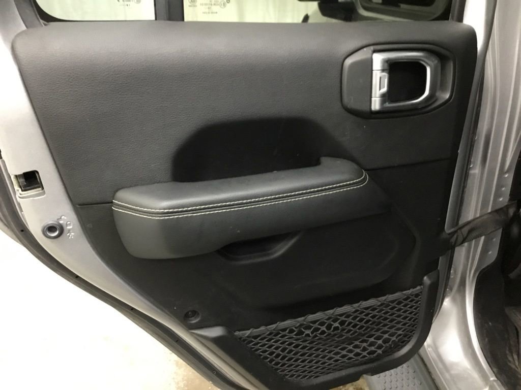 Used 2020 Jeep Wrangler Unlimited Sahara AWD/4WD image 27