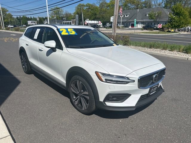 Certified 2025 Volvo V60 B5 Cross Country Plus AWD/4WD image 6