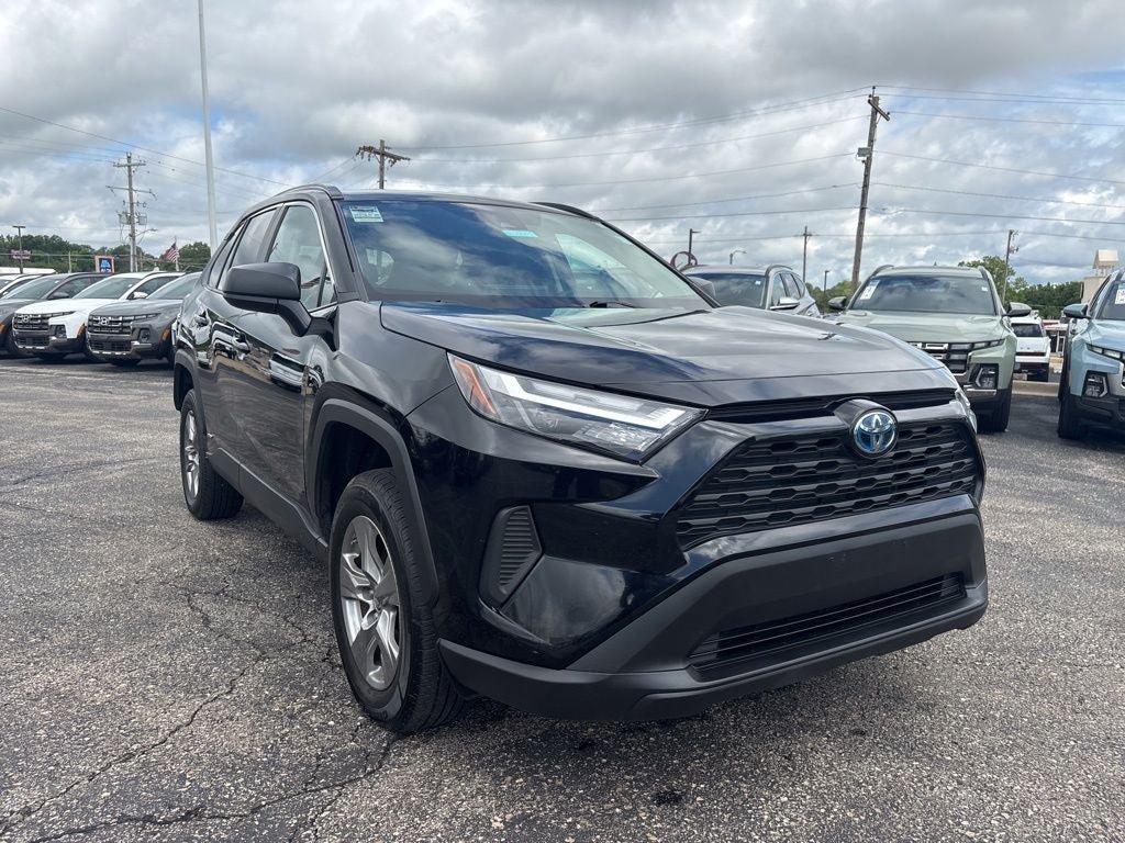 Used 2024 Toyota RAV4 LE AWD/4WD image 5