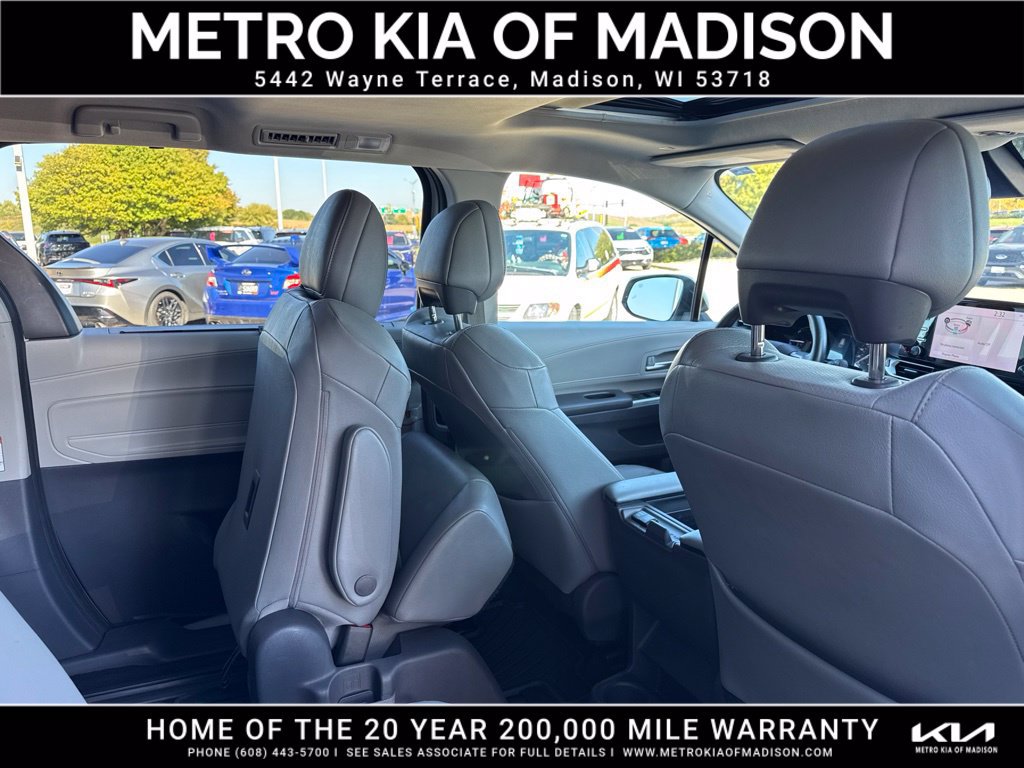 Used 2021 Toyota Sienna XLE AWD/4WD image 40