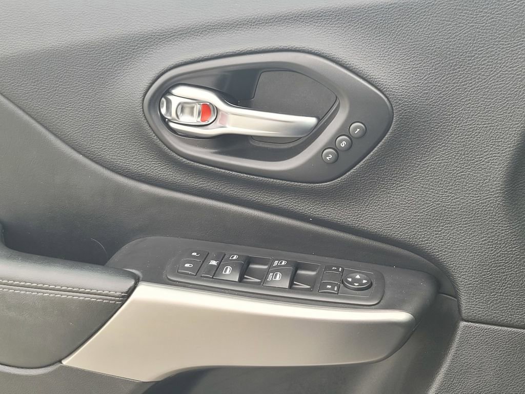 Used 2021 Jeep Cherokee High Altitude image 28