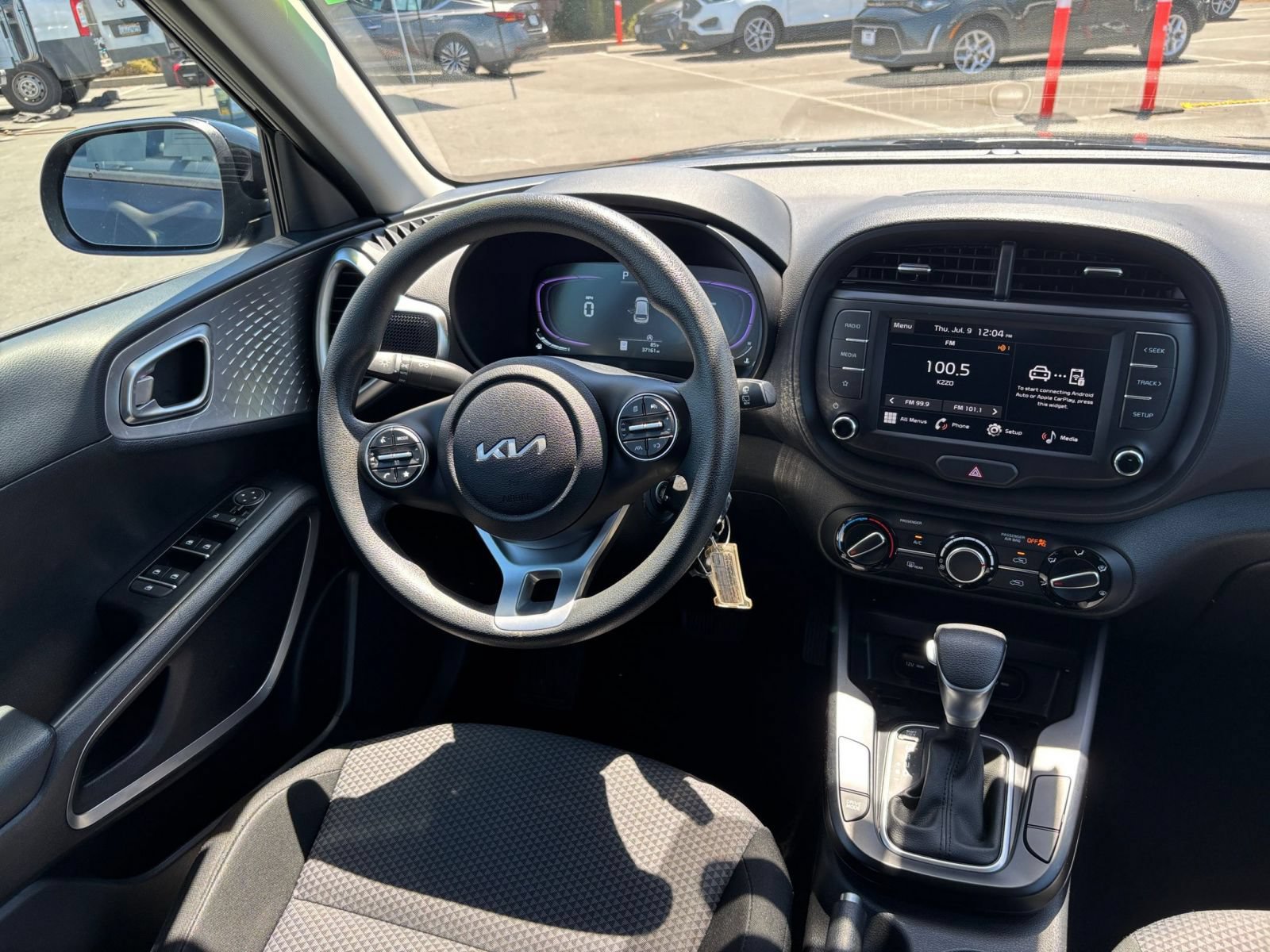 Used 2025 Kia Soul LX w/ LX Technology Package FWD image 32