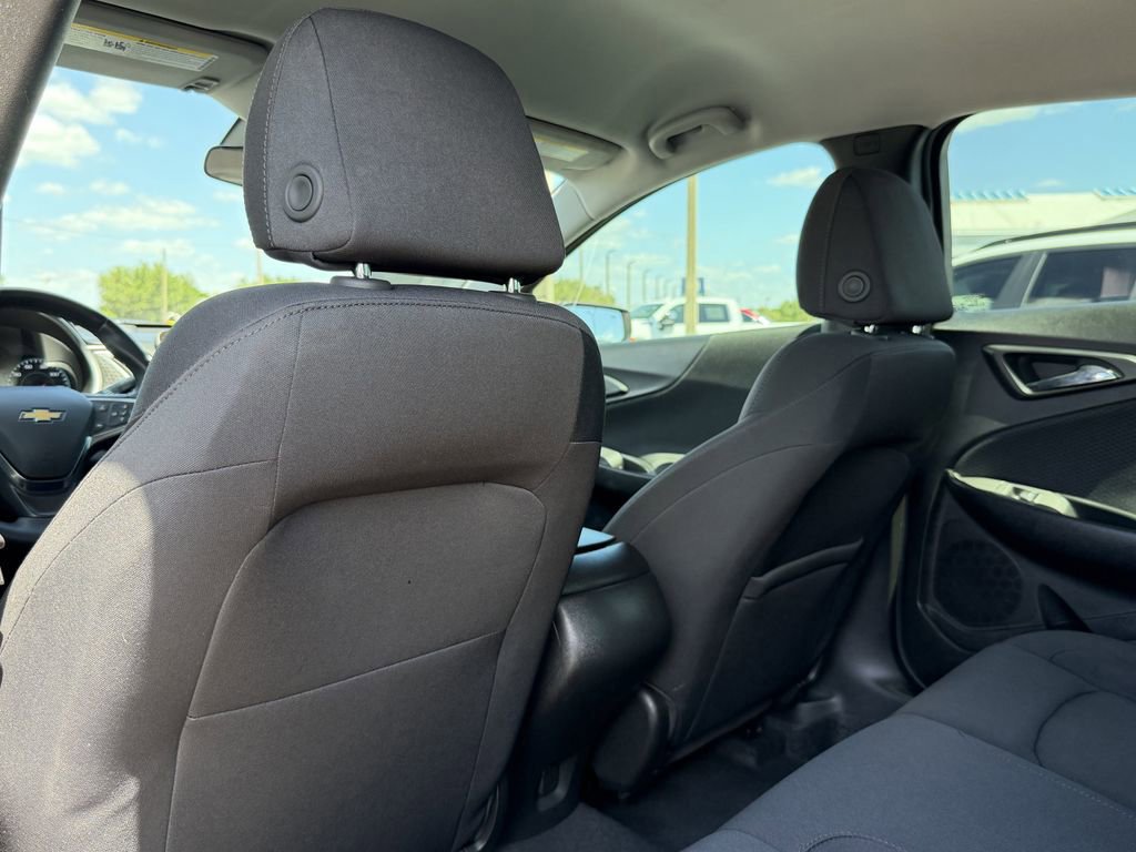 Used 2025 Chevrolet Malibu RS FWD image 16