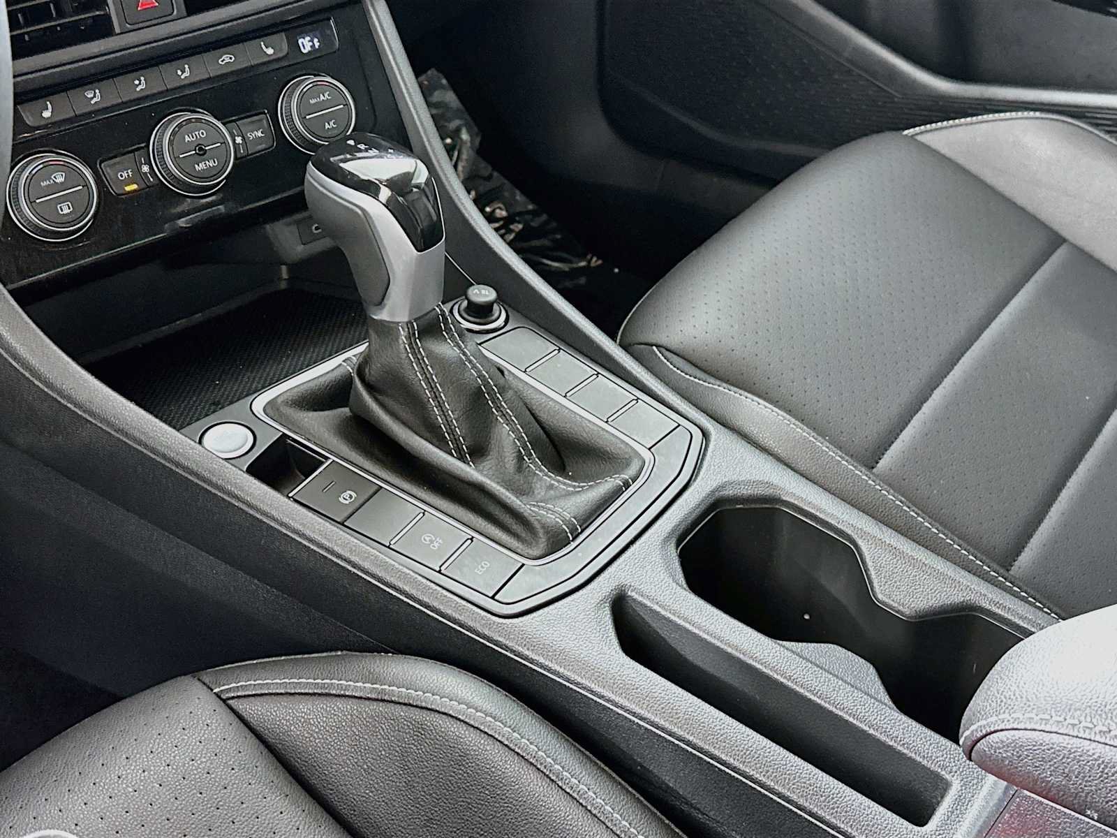 Used 2023 Volkswagen Jetta SE FWD image 15