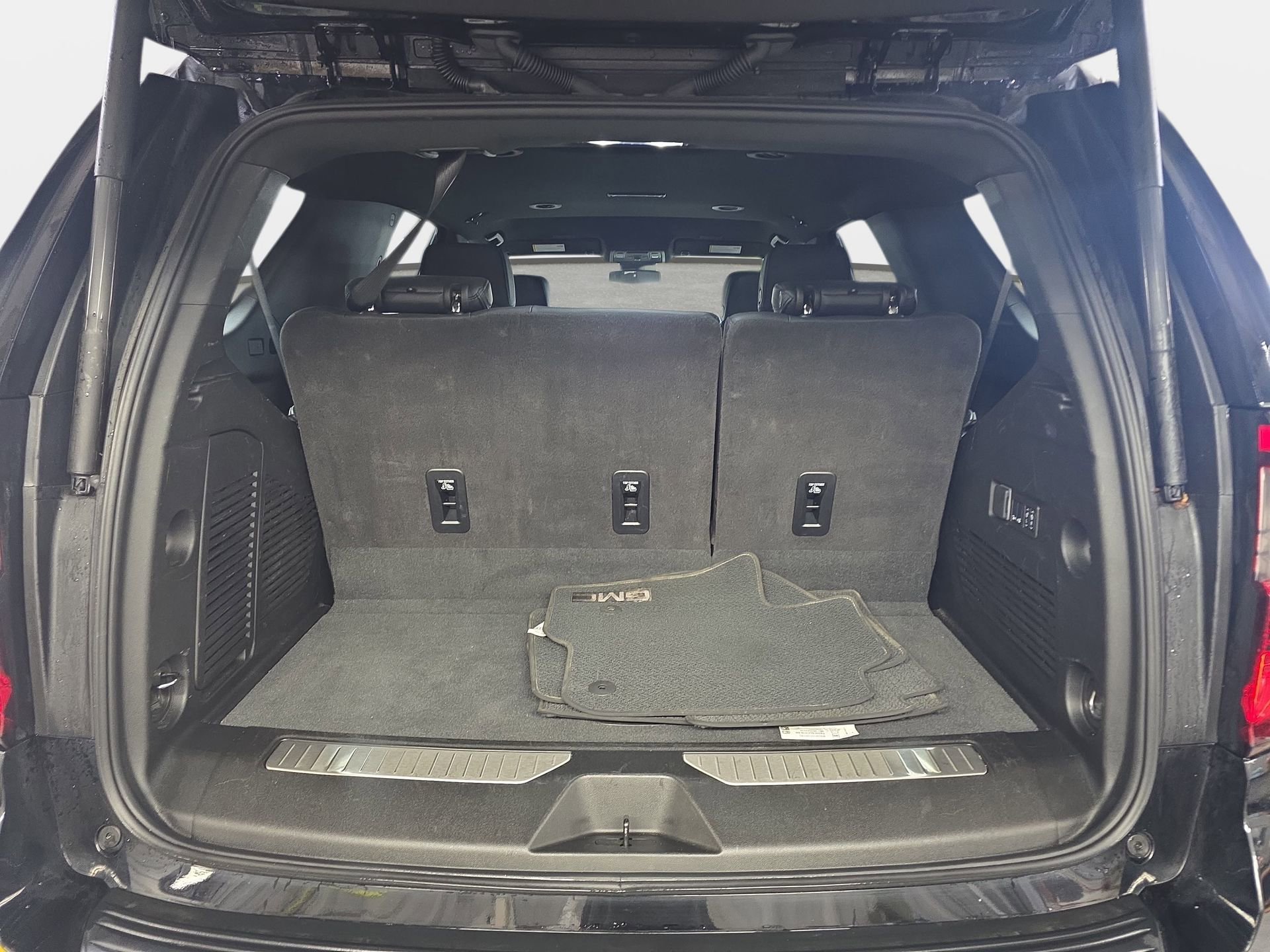 Used 2025 GMC Yukon Denali AWD/4WD image 12