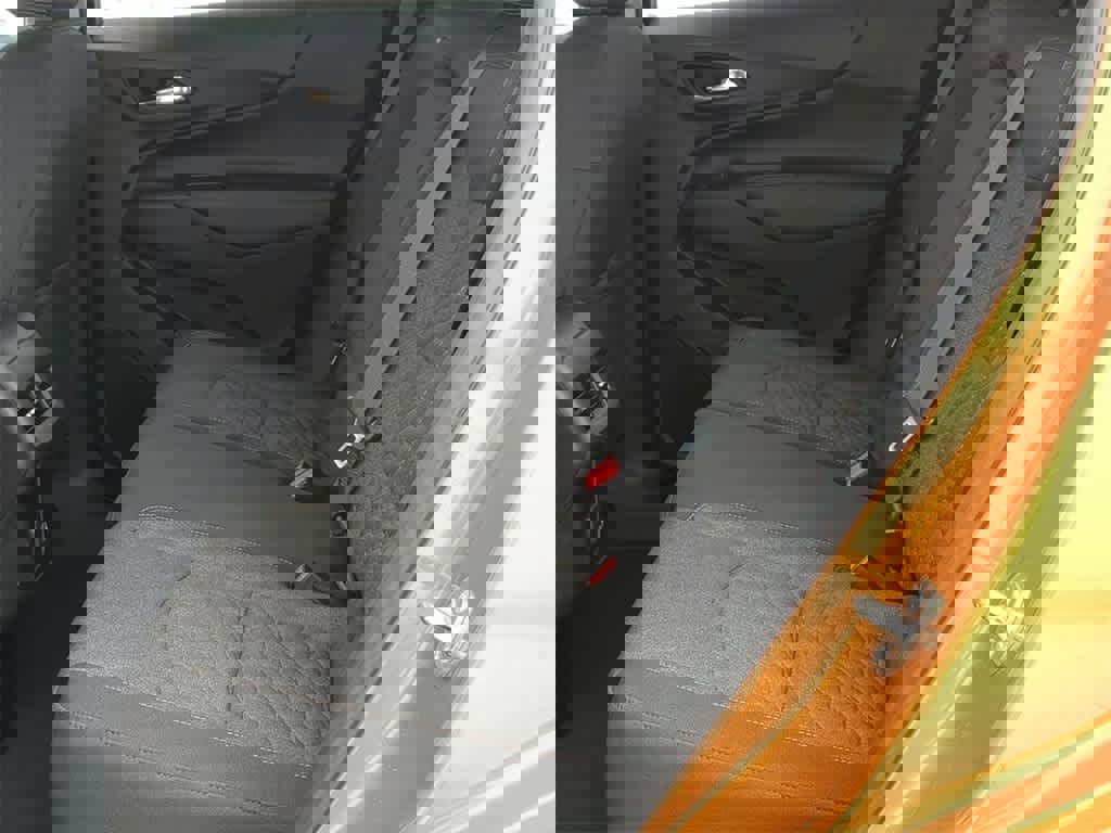 Used 2019 Chevrolet Equinox LT w/ Driver Convenience Package image 18