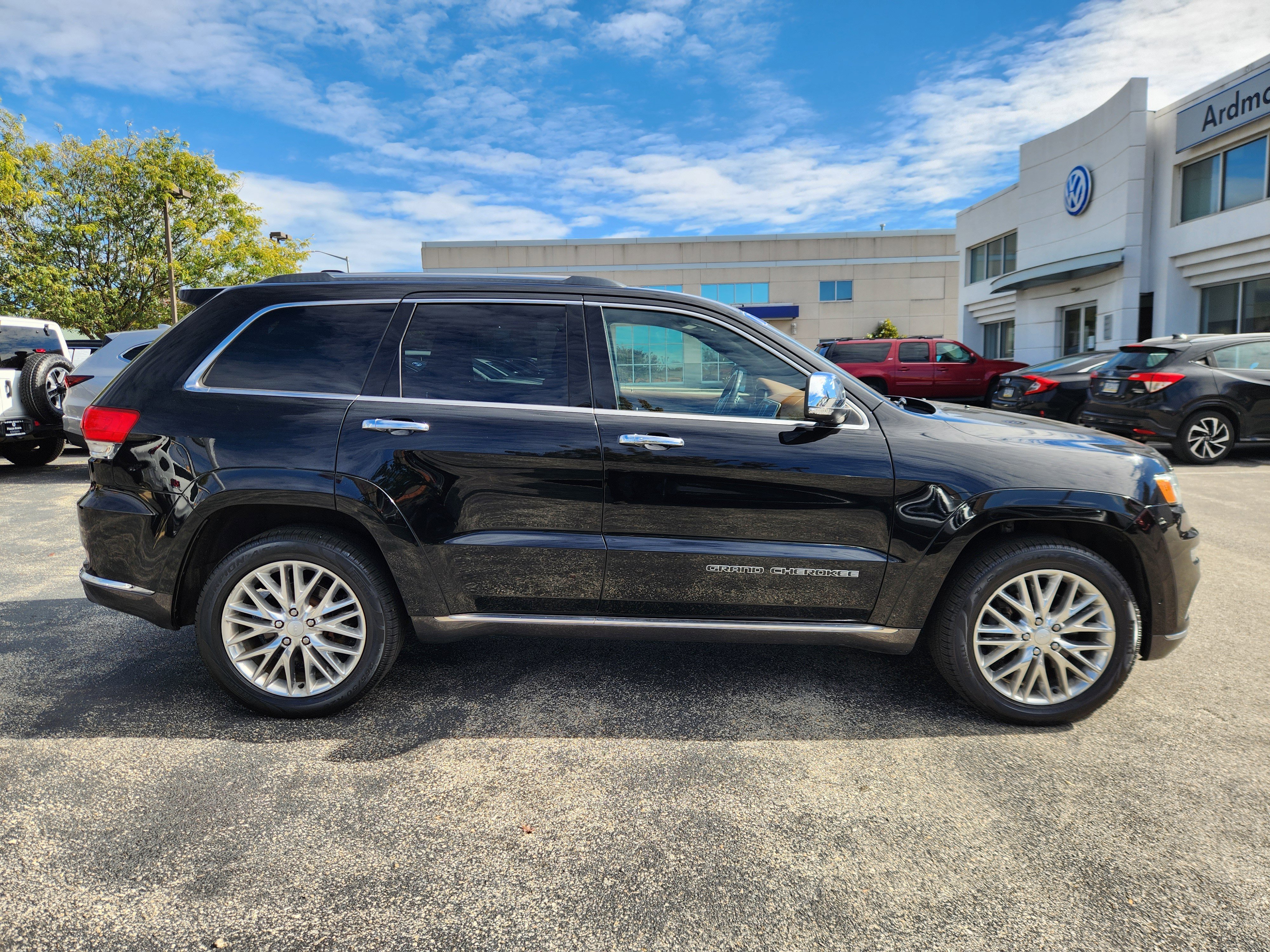 Used 2017 Jeep Grand Cherokee Summit image 6