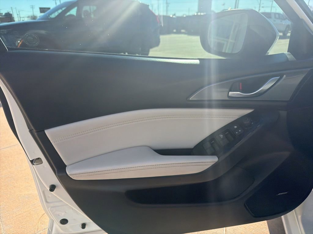 Used 2018 MAZDA MAZDA3 Grand Touring image 6