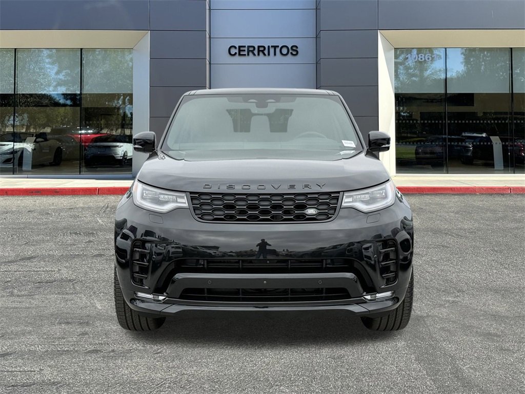 New 2025 Land Rover Discovery Dynamic SE image 2
