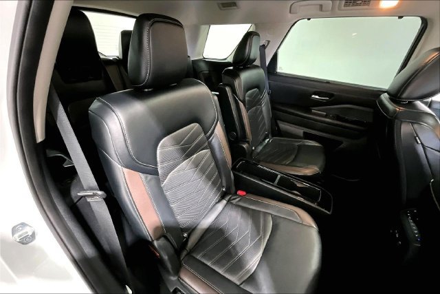 Used 2023 Nissan Pathfinder Platinum AWD/4WD image 31