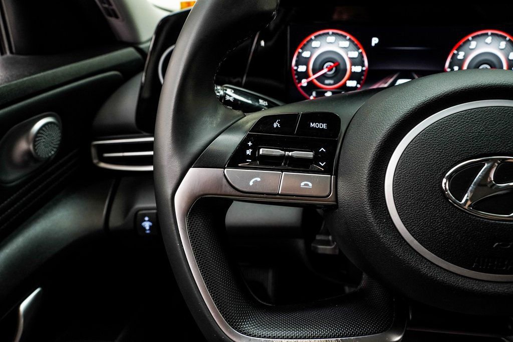 Used 2021 Hyundai Elantra SEL w/ Convenience Package image 35