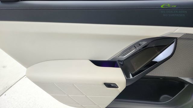 Used 2023 BMW 740i w/ Parking Assistance Package image 31