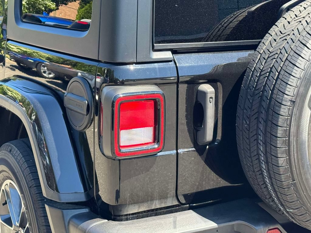 Used 2023 Jeep Wrangler Unlimited Sahara w/ Cold Weather Group AWD/4WD image 11