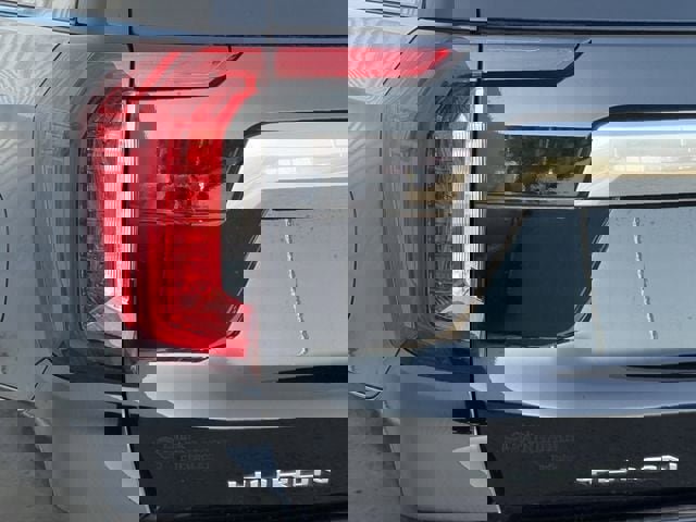 Used 2022 GMC Yukon XL Denali image 6