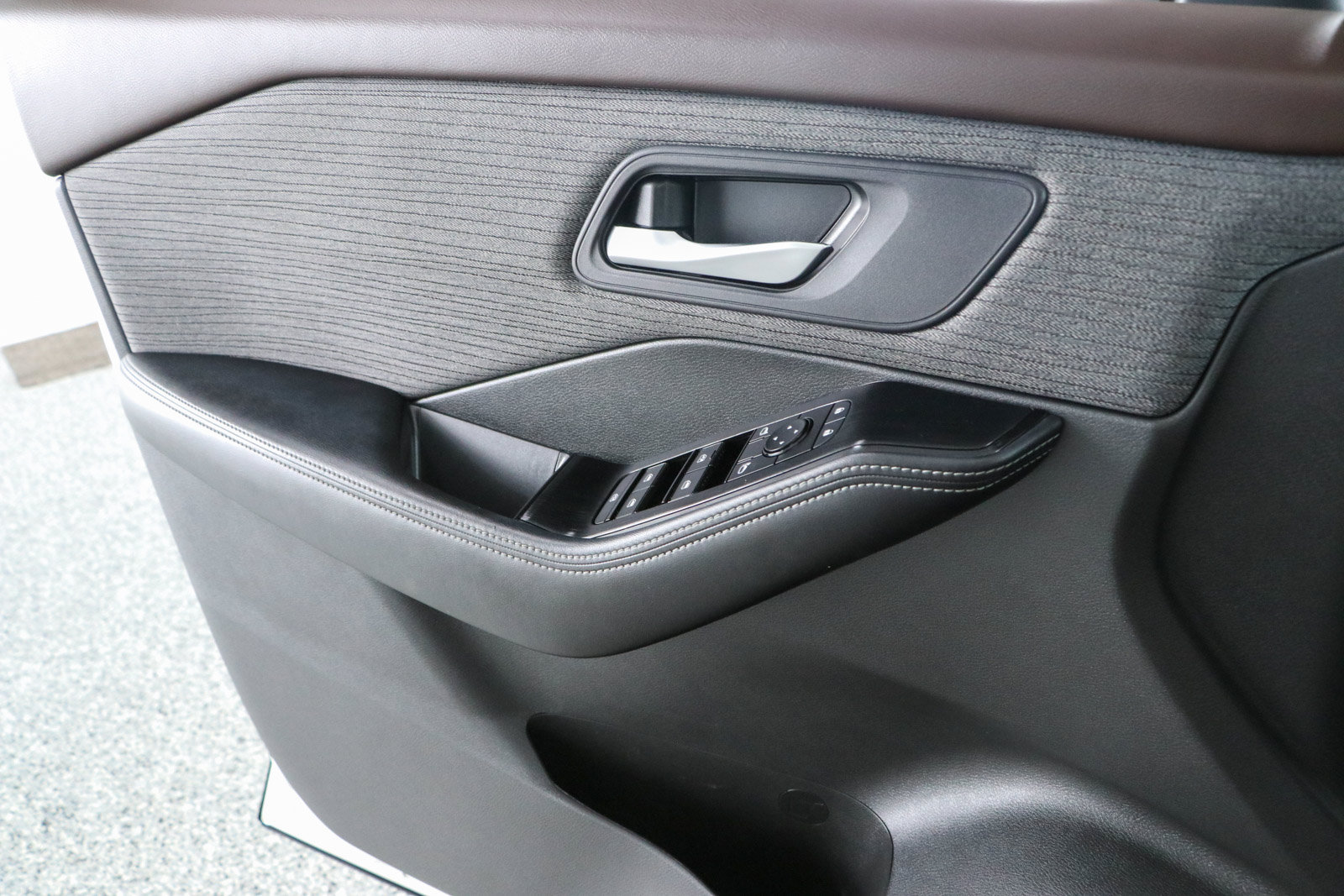 Used 2022 Nissan Rogue SV FWD image 21