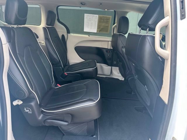 Used 2024 Chrysler Pacifica Limited FWD image 8
