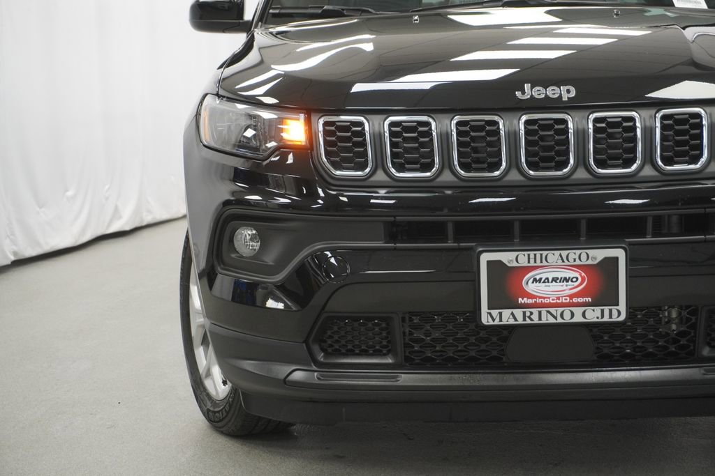 Used 2025 Jeep Compass Latitude AWD/4WD image 6