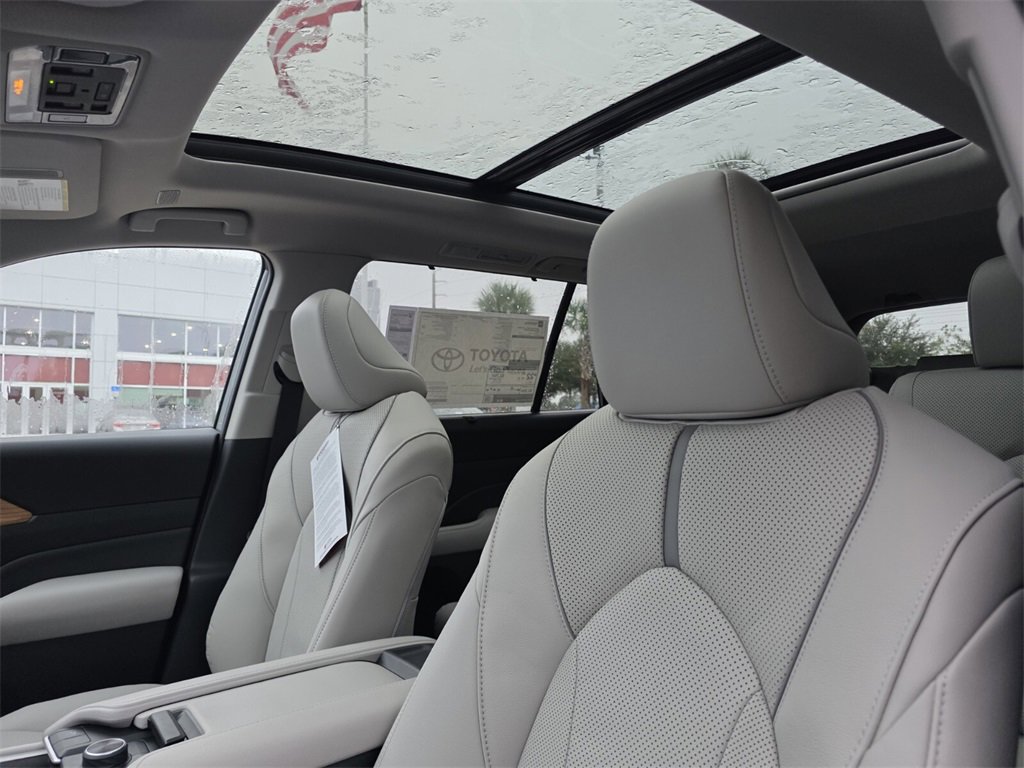 New 2026 Toyota Grand Highlander Platinum image 25