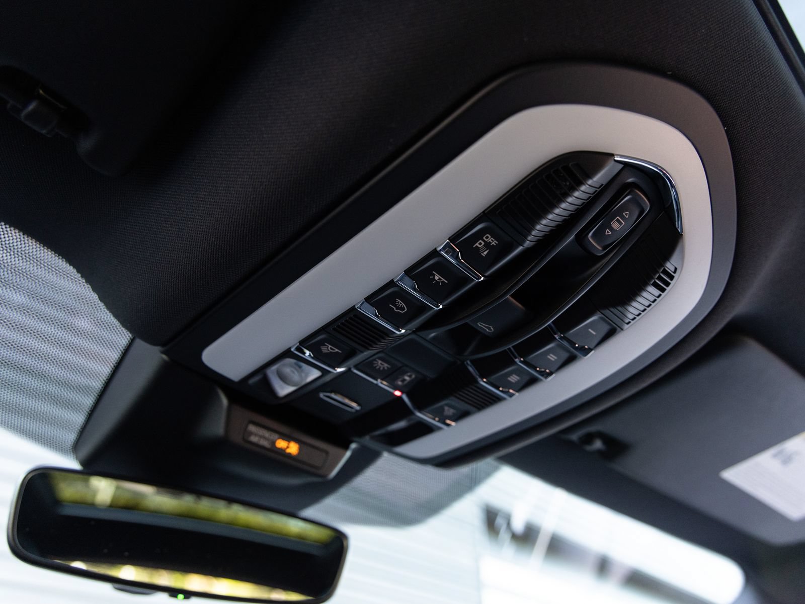 Certified 2026 Porsche Macan AWD/4WD image 19