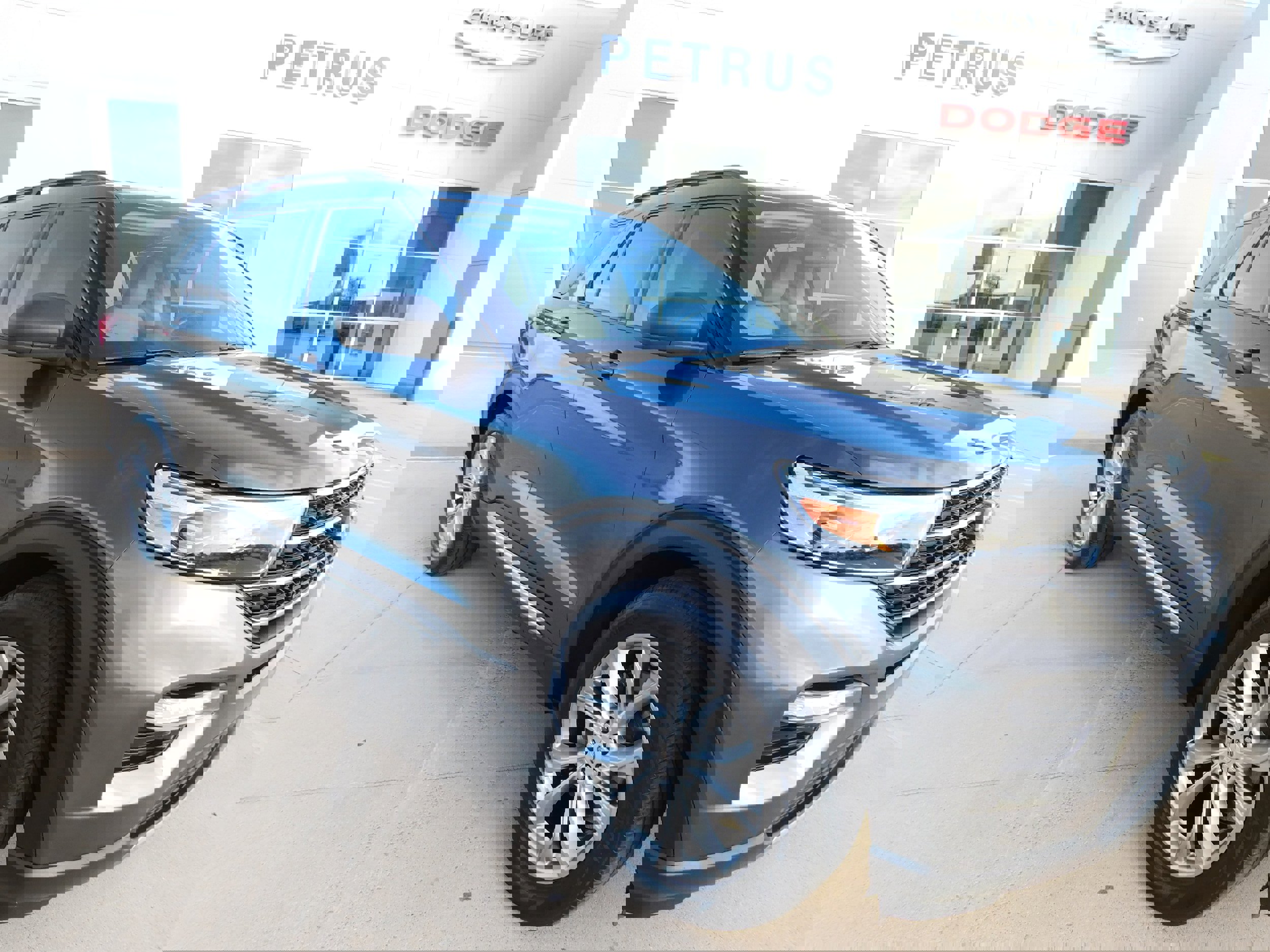 Used 2020 Ford Explorer XLT w/ Equipment Group 202A image 8