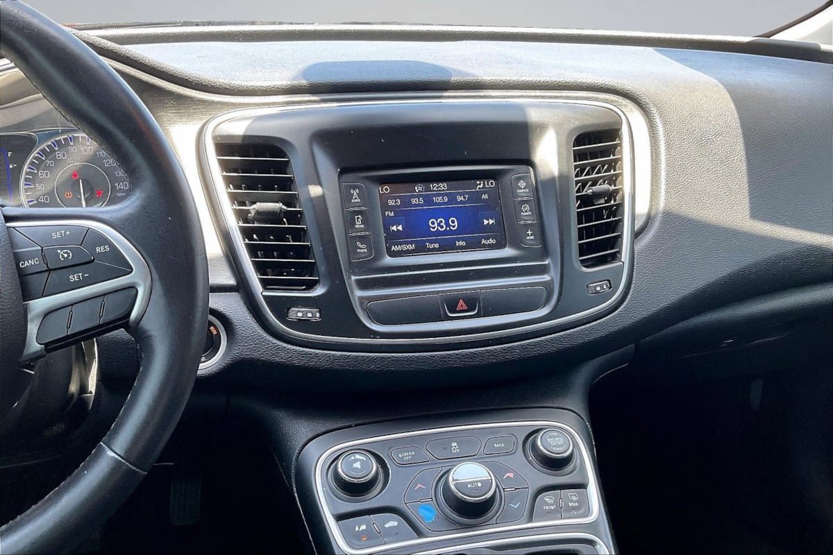Used 2016 Chrysler 200 Limited w/ Convenience Group FWD image 6