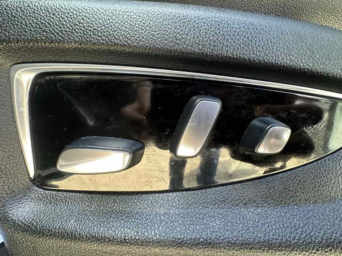 Used 2020 Cadillac Escalade ESV Luxury AWD/4WD image 12
