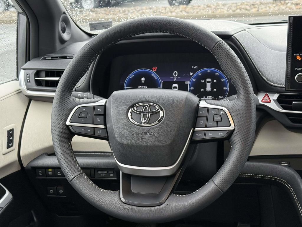 Used 2026 Toyota Sienna Platinum image 9