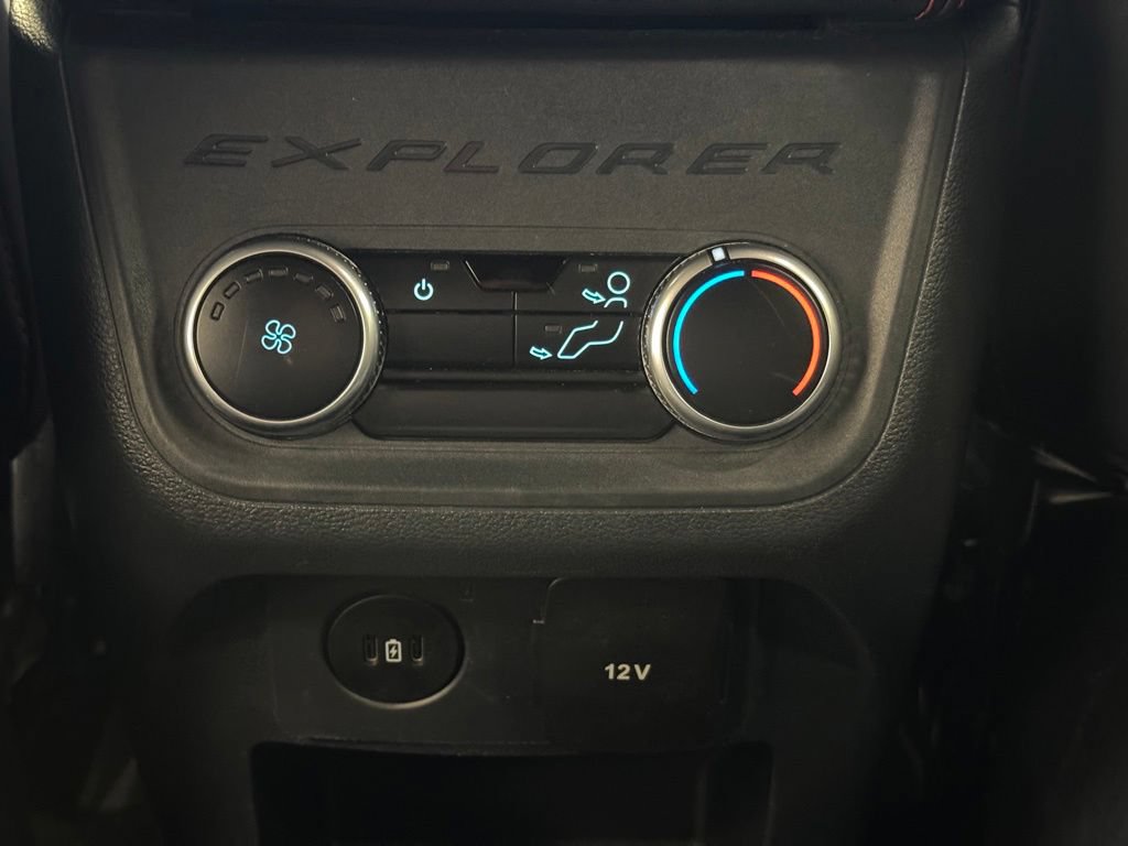 Used 2025 Ford Explorer ST-Line w/ ST-Line Street Pack AWD/4WD image 18