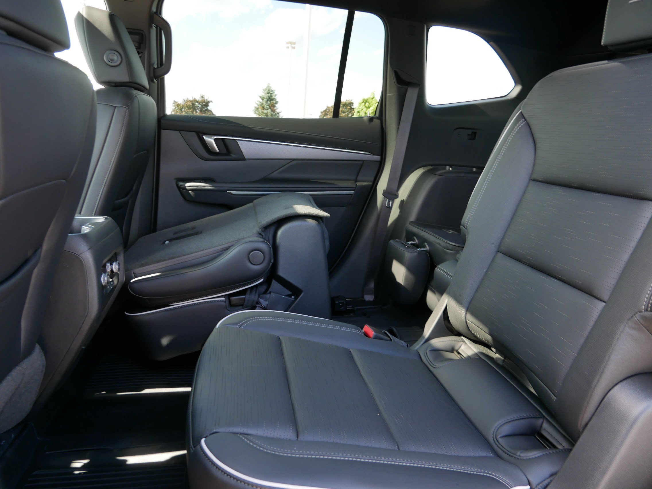 New 2026 Buick Enclave Sport Touring w/ Power Package AWD/4WD image 5