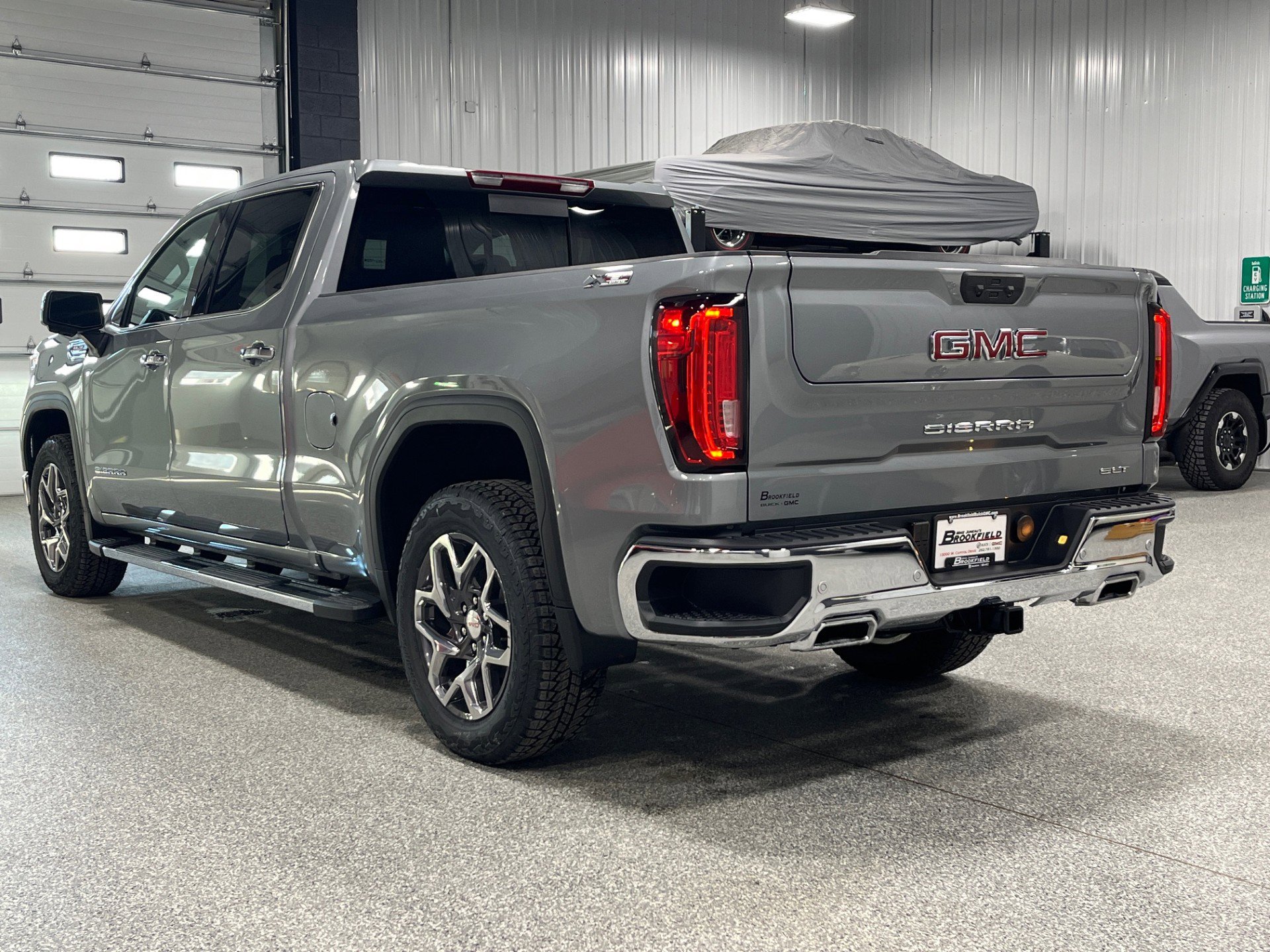 New 2026 GMC Sierra 1500 SLT w/ SLT Premium Plus Package AWD/4WD image 3