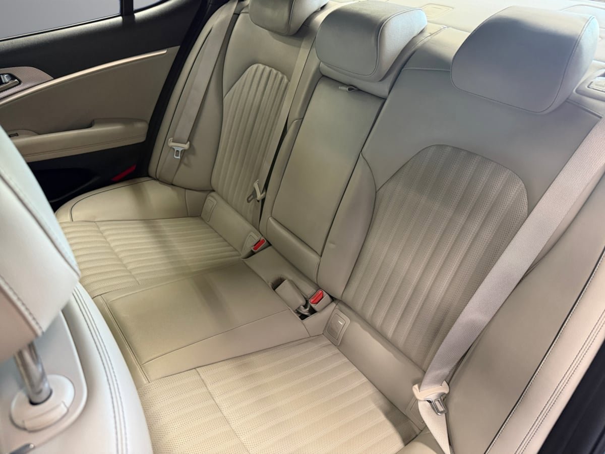 Used 2022 Genesis G70 2.0T w/ Prestige Package RWD image 16