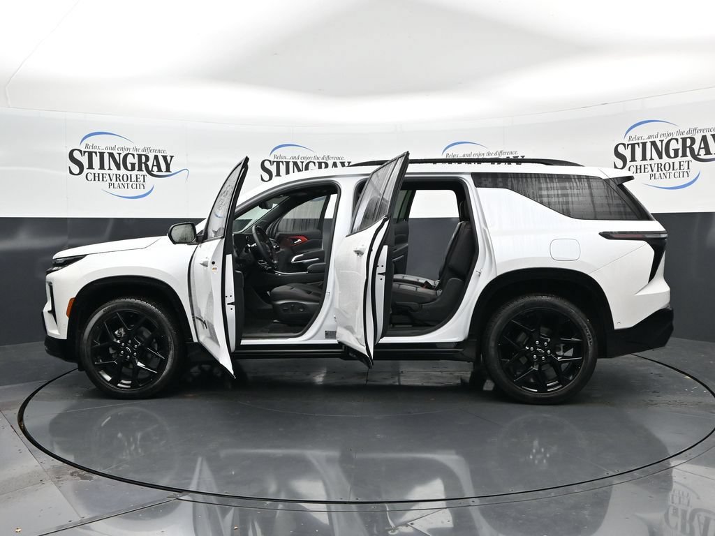 Used 2025 Chevrolet Traverse RS w/ LPO, Floor Liner Package FWD image 37