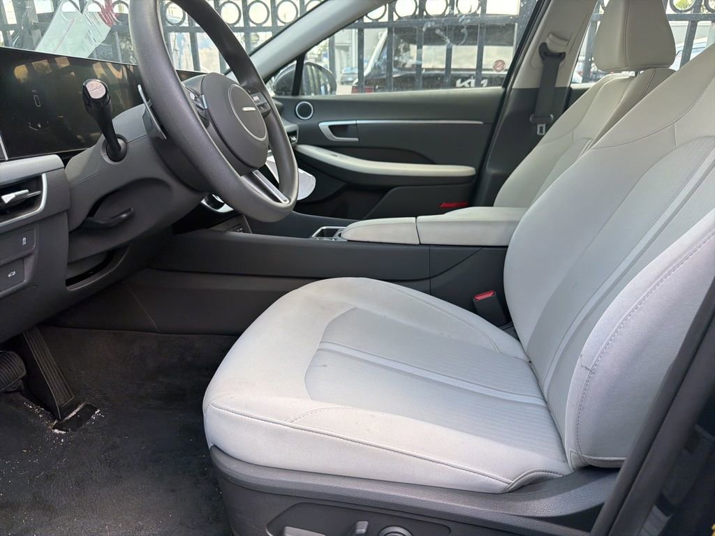 Used 2025 Hyundai Sonata SEL FWD image 6