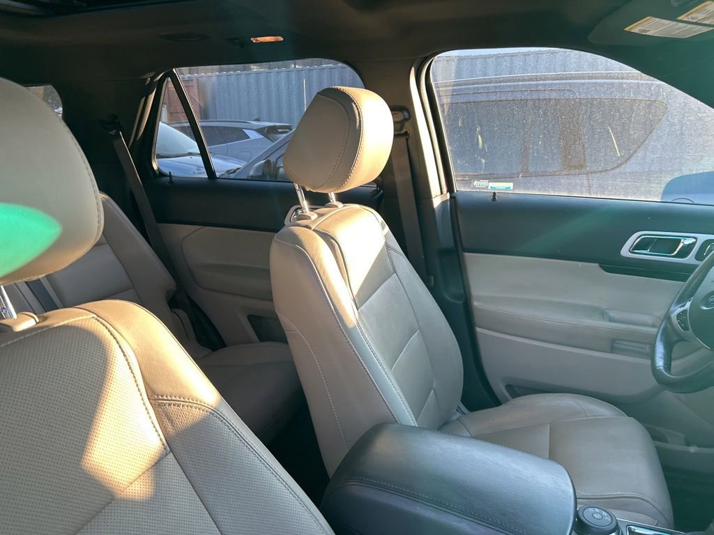 Used 2015 Ford Explorer Limited w/ Equipment Group 301A AWD/4WD image 11