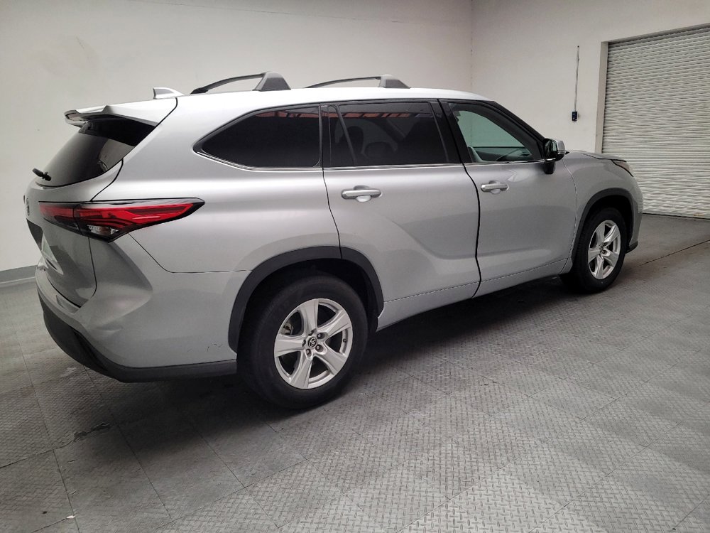 Used 2021 Toyota Highlander L FWD image 10