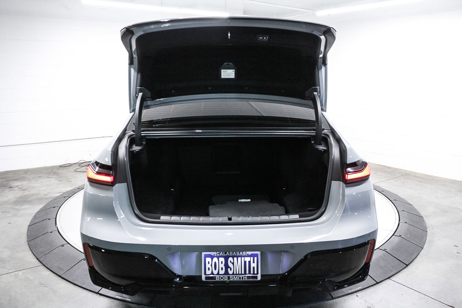 Certified 2023 BMW 740i w/ Parking Assistance Package image 26