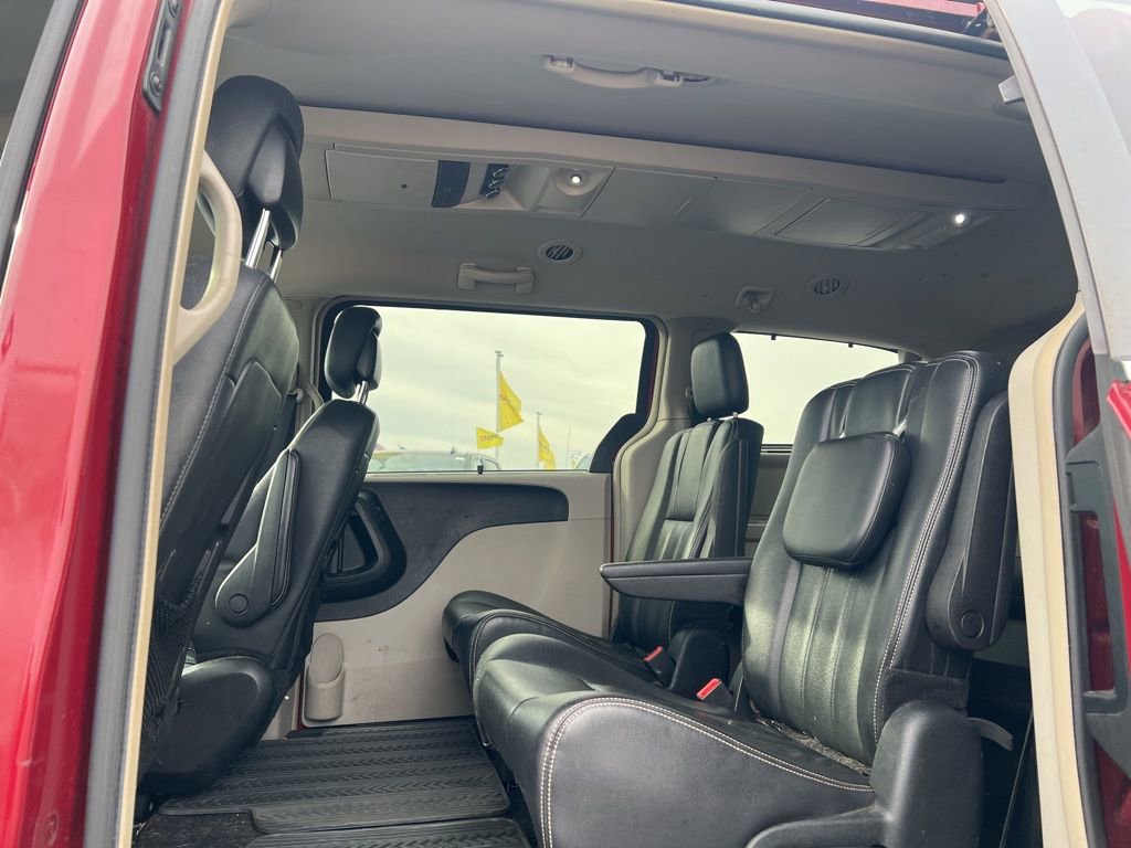 Used 2014 Chrysler Town & Country Touring w/ Trailer Tow Group image 22