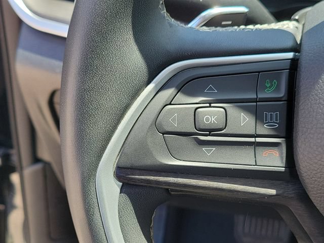 Used 2023 Jeep Grand Cherokee L Limited w/ Luxury Tech Group II AWD/4WD image 11