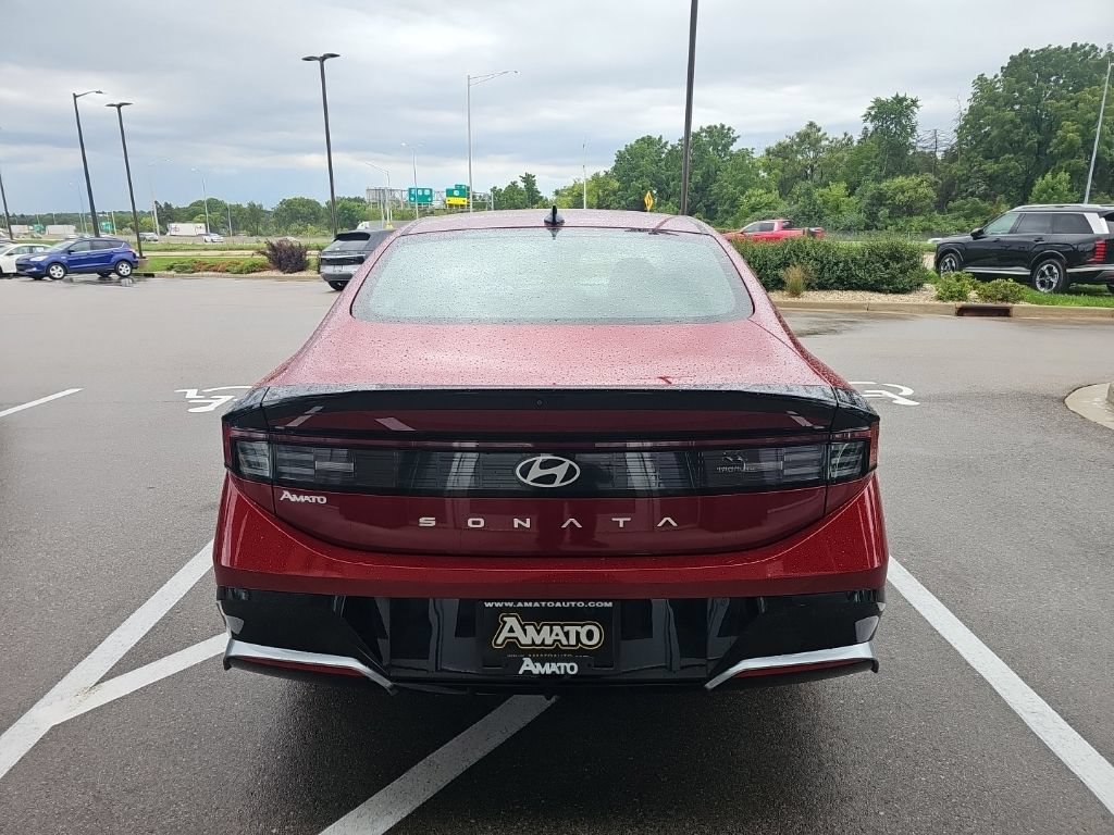 Certified 2025 Hyundai Sonata SEL FWD image 4