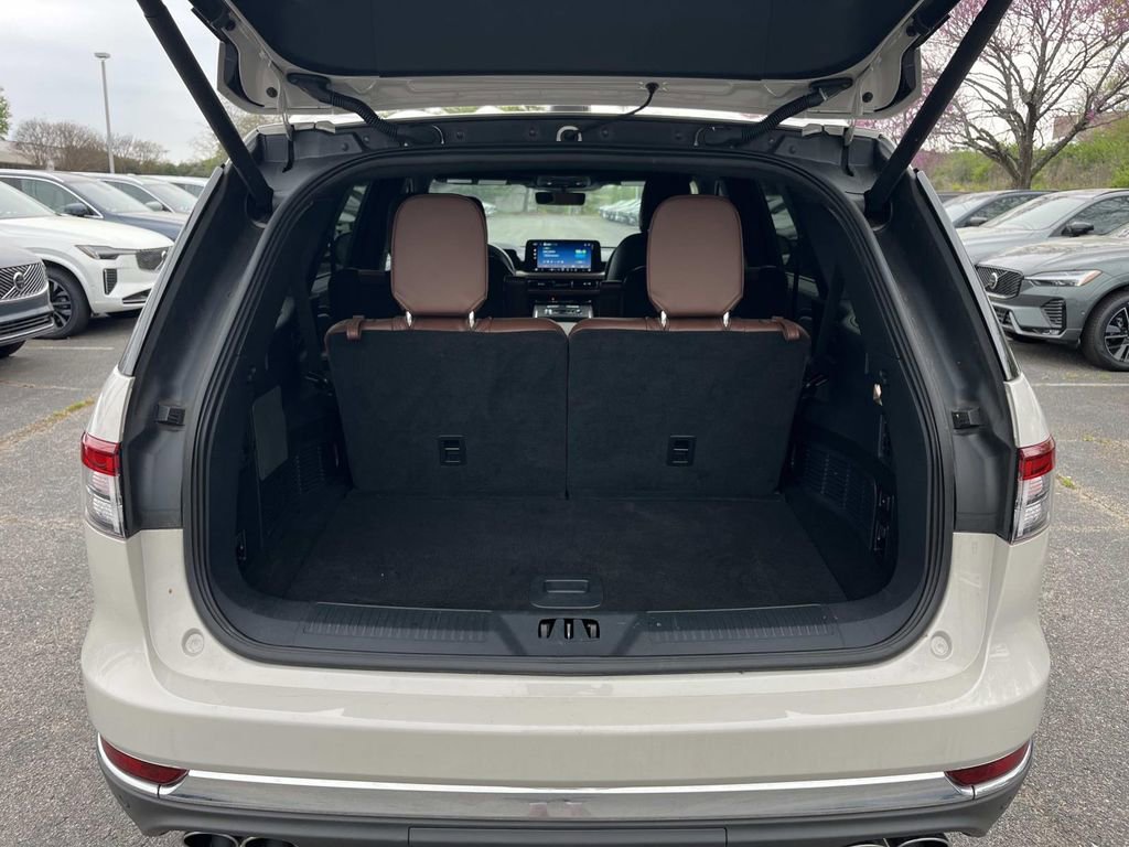 Used 2025 Lincoln Aviator Reserve w/ Illumination Package AWD/4WD image 12