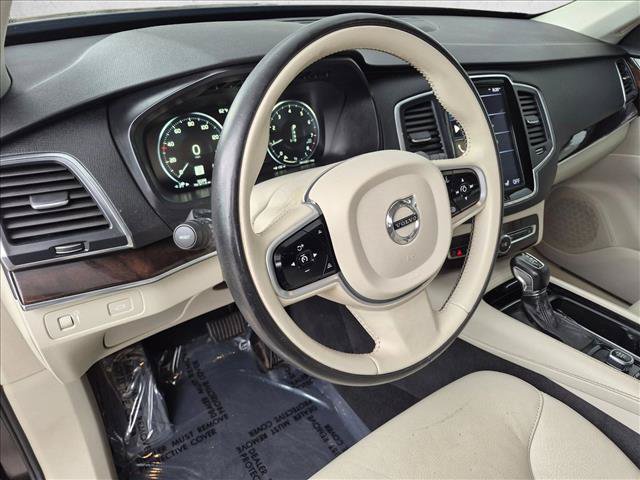 Used 2019 Volvo XC90 T5 Momentum w/ Multimedia Package AWD/4WD image 13