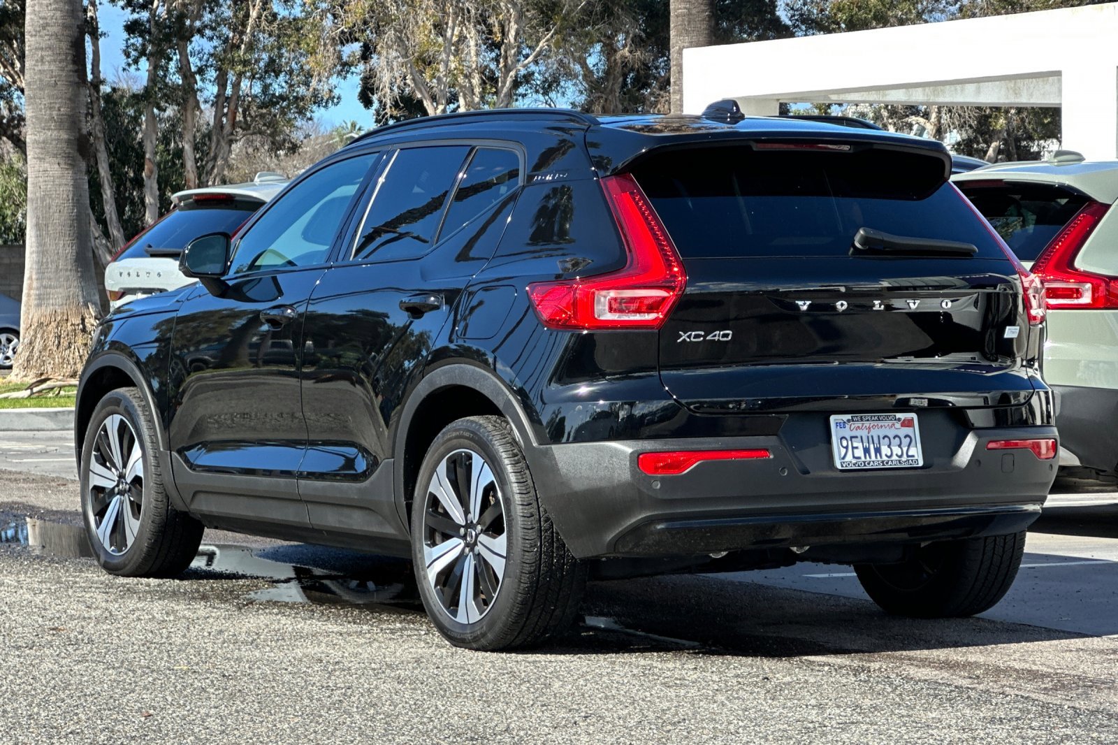 Certified 2023 Volvo XC40 Recharge Core image 6