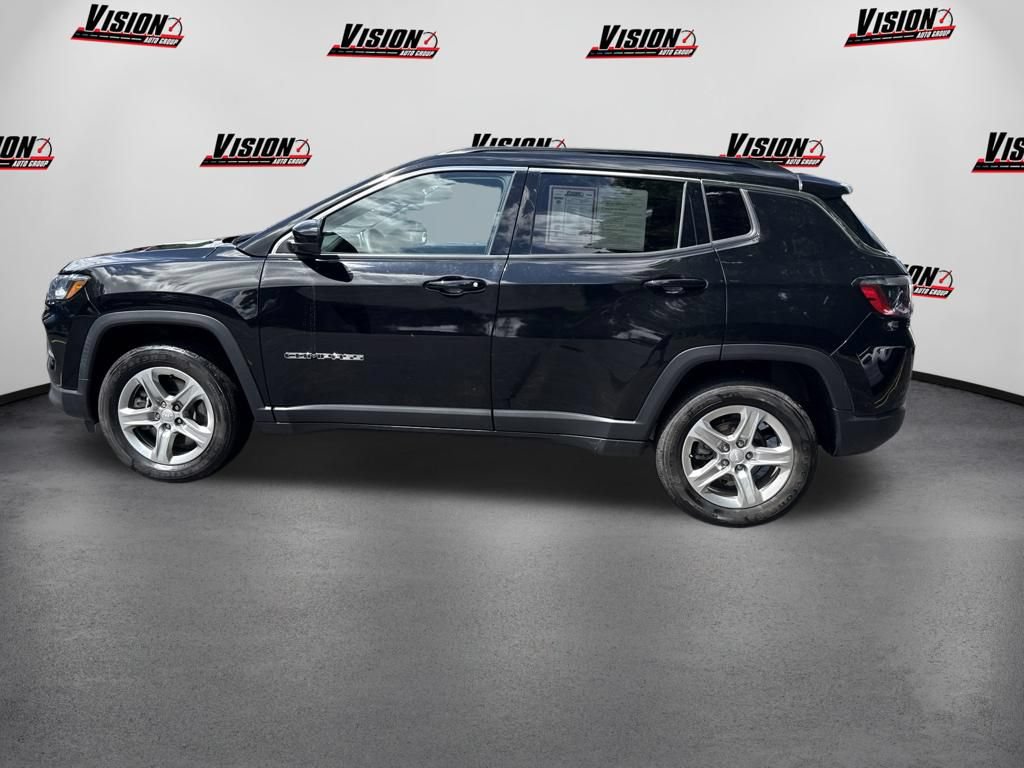 Used 2023 Jeep Compass Latitude w/ Convenience Group AWD/4WD image 8