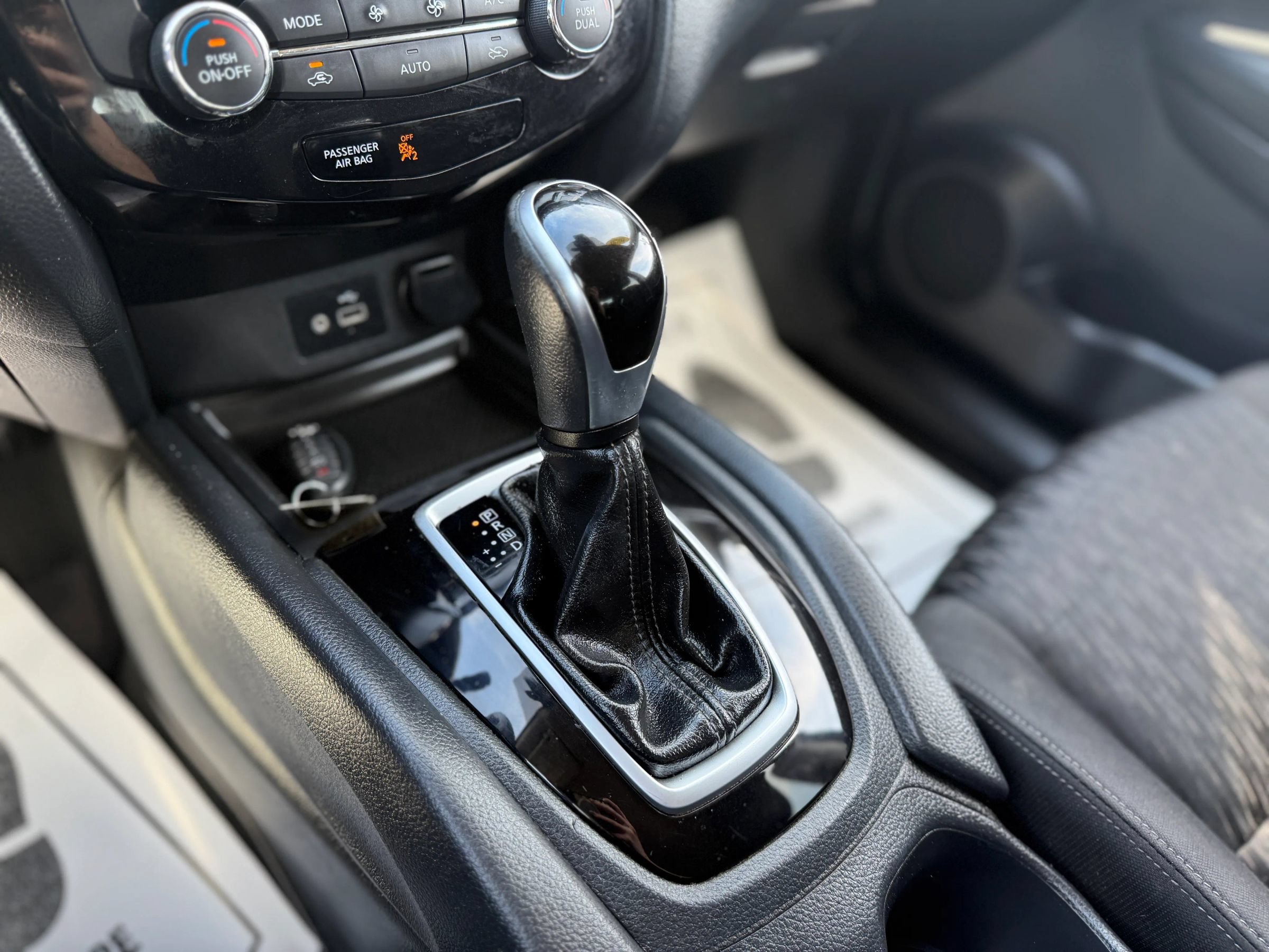 Used 2020 Nissan Rogue SV FWD image 24