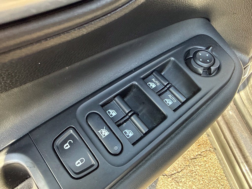 Used 2017 Jeep Renegade Altitude AWD/4WD image 18