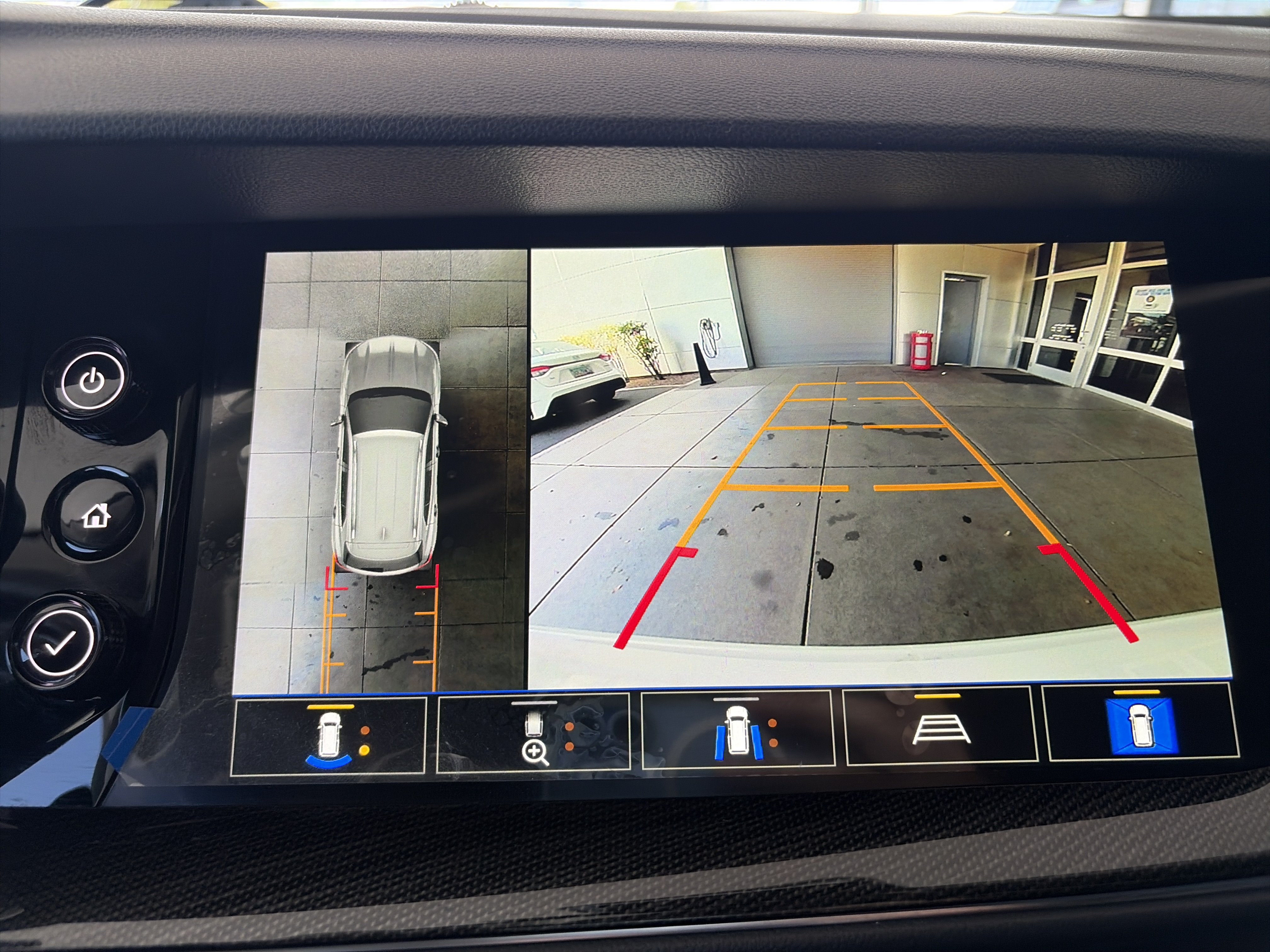 Used 2022 Buick Envision Essence w/ Technology Package II FWD image 22